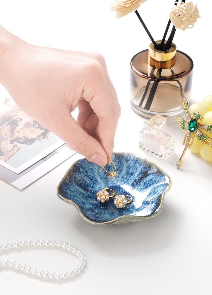 Lotus Leaf Shape Decorative Ring Tray, Small Key Bowl, Ceramic Trinket Tray Jewelry Dish Organizing Necklace Earrings, Home Decoration for Mom Best Friend Sister, Light Green.