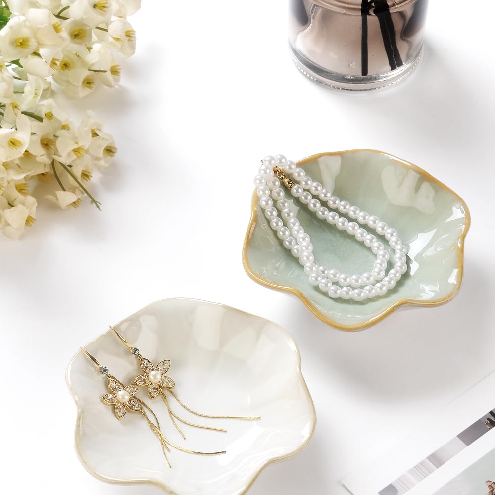 Lotus Leaf Shape Decorative Ring Tray, Small Key Bowl, Ceramic Trinket Tray Jewelry Dish Organizing Necklace Earrings, Home Decoration for Mom Best Friend Sister, Light Green.