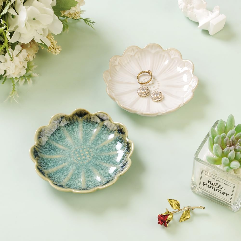 Lotus Leaf Shape Decorative Ring Tray, Small Key Bowl, Ceramic Trinket Tray Jewelry Dish Organizing Necklace Earrings, Home Decoration for Mom Best Friend Sister, Light Green.