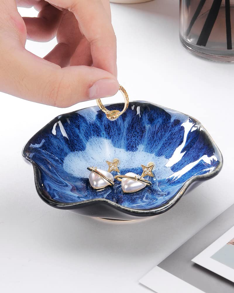Lotus Leaf Shape Decorative Ring Tray, Small Key Bowl, Ceramic Trinket Tray Jewelry Dish Organizing Necklace Earrings, Home Decoration for Mom Best Friend Sister, Light Green.