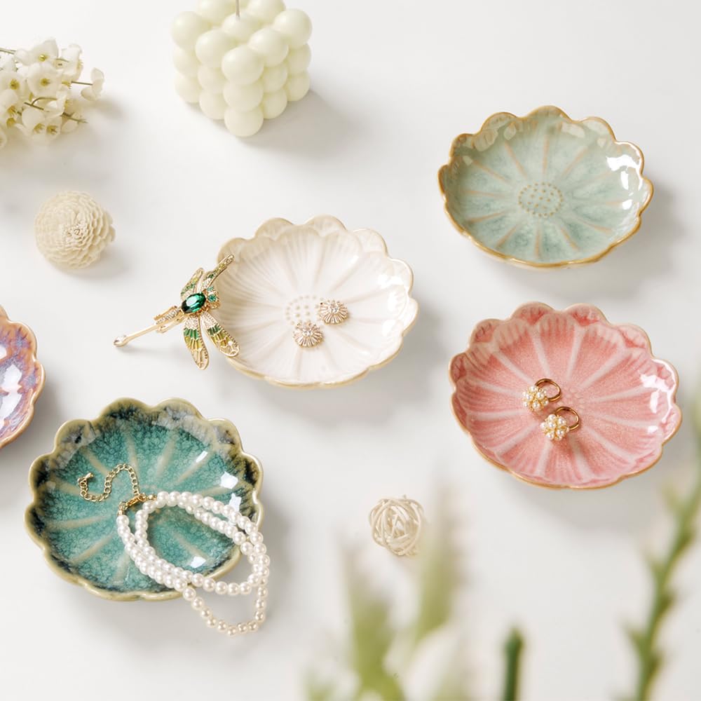 Lotus Leaf Shape Decorative Ring Tray, Small Key Bowl, Ceramic Trinket Tray Jewelry Dish Organizing Necklace Earrings, Home Decoration for Mom Best Friend Sister, Light Green.