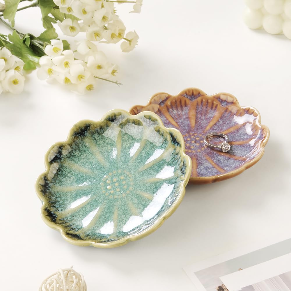 Lotus Leaf Shape Decorative Ring Tray, Small Key Bowl, Ceramic Trinket Tray Jewelry Dish Organizing Necklace Earrings, Home Decoration for Mom Best Friend Sister, Light Green.