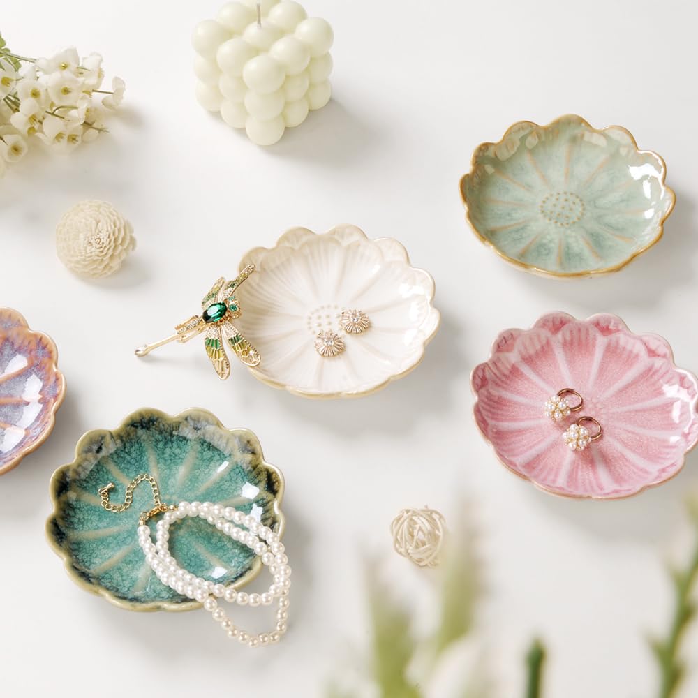 Lotus Leaf Shape Decorative Ring Tray, Small Key Bowl, Ceramic Trinket Tray Jewelry Dish Organizing Necklace Earrings, Home Decoration for Mom Best Friend Sister, Light Green.